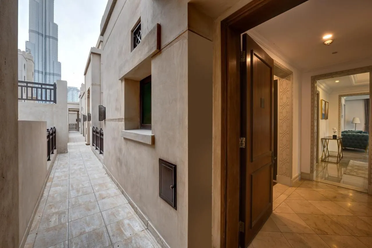 Durrani Homes: Garden Oasis at Souk Al Bahar with Jacuzzi Dubai